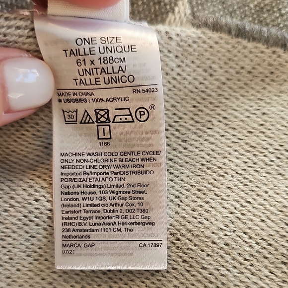 Gray Star Patterned Scarf - Picture 3 of 5